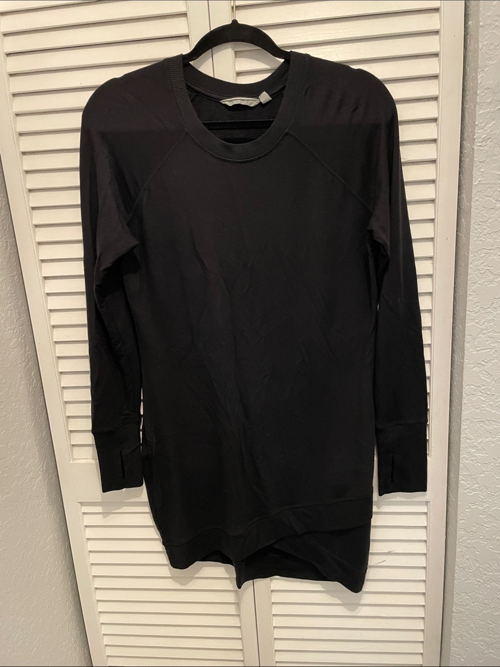 Athleta Black Crewneck Pullover - Women's Simple Knit Over Gym Wear